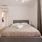 Free Parking Station Elegant Apartment