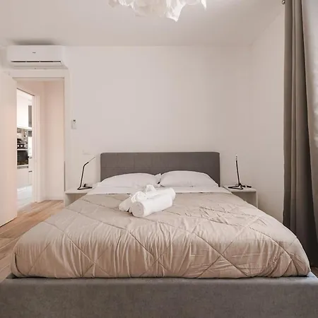 Free Parking Station Elegant Apartment