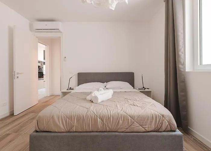 Free Parking Station Elegant Apartment